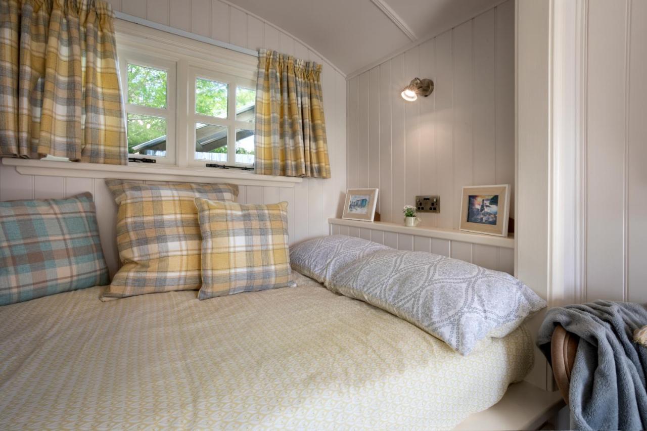 The Heron Shepherds Hut At Lyth Valley Brigsteer Exterior foto